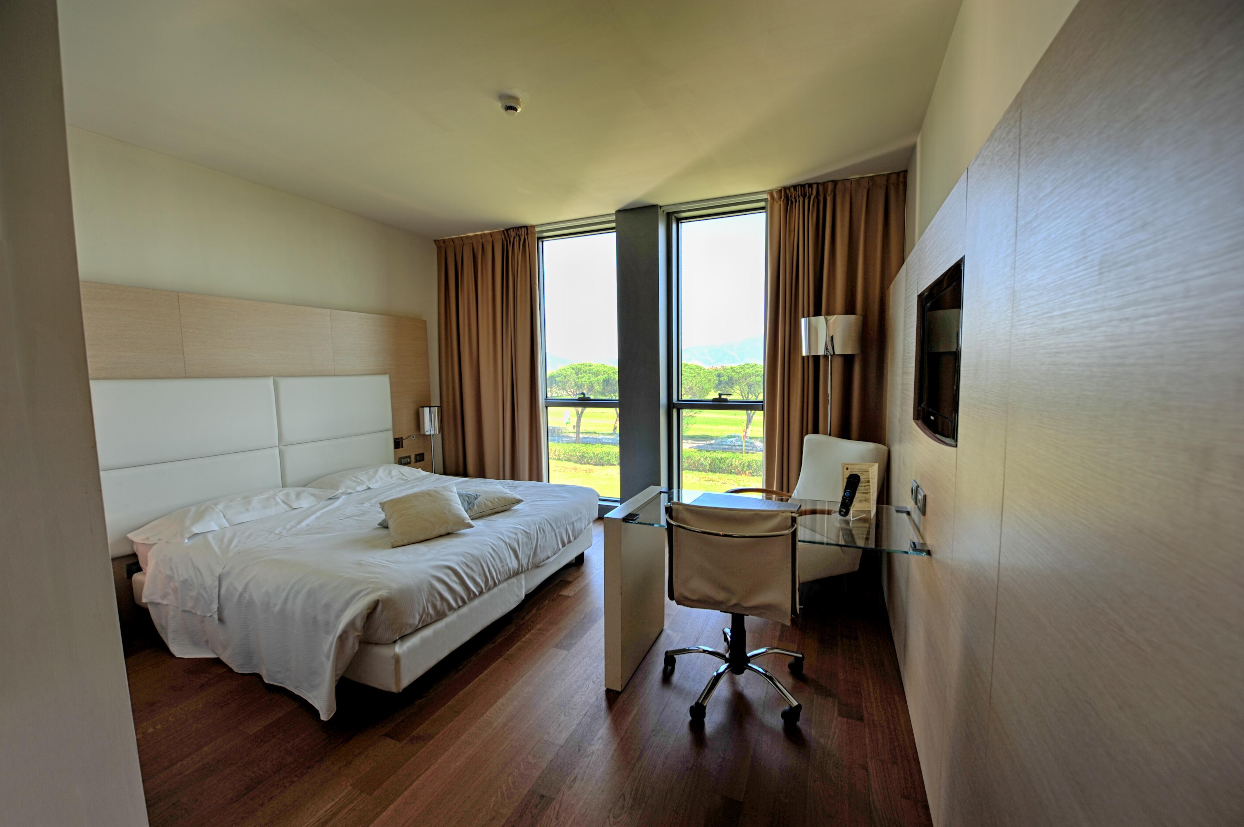 Pisa Tower Plaza Exterior foto A room at the hotel
