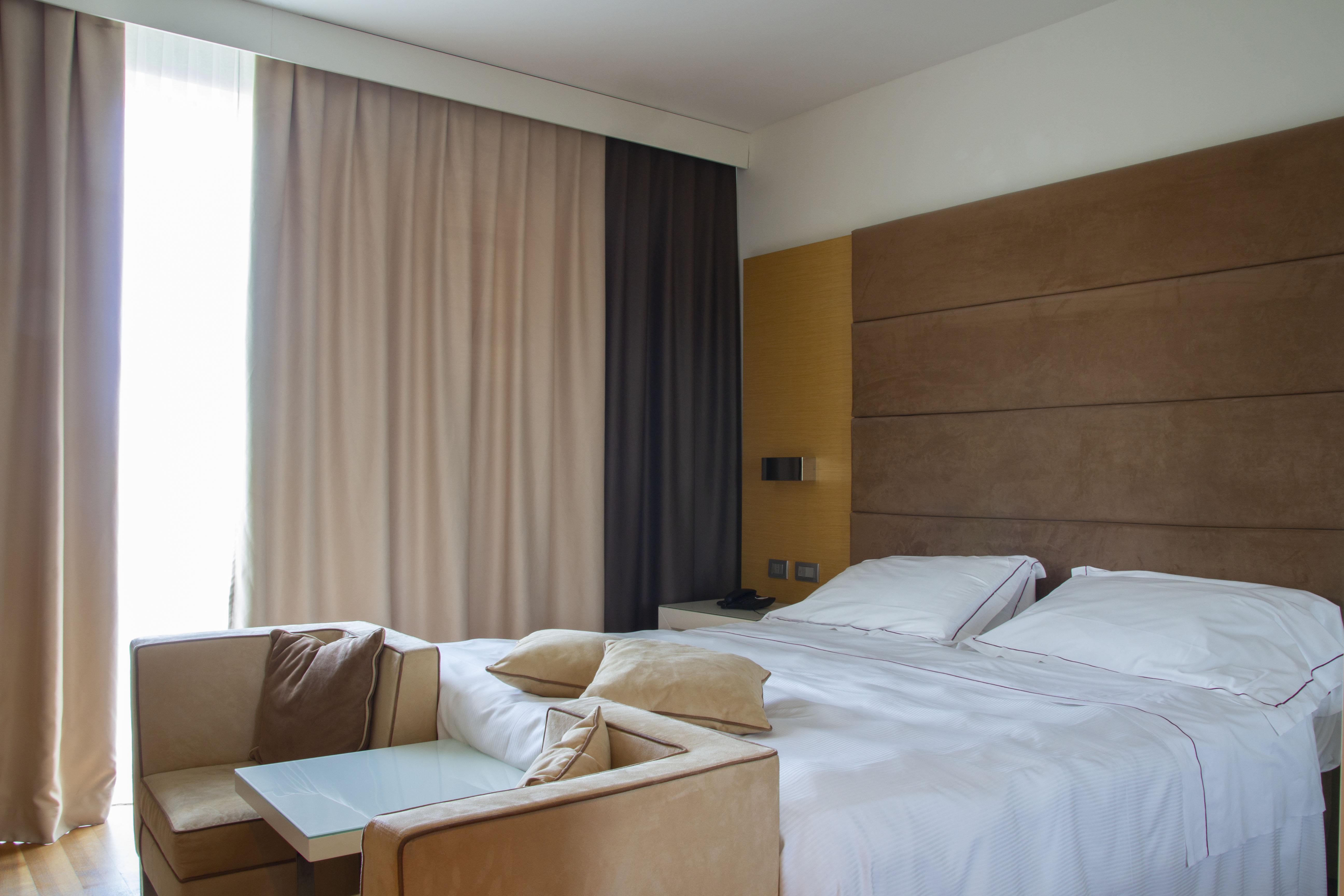 Pisa Tower Plaza Exterior foto A bedroom