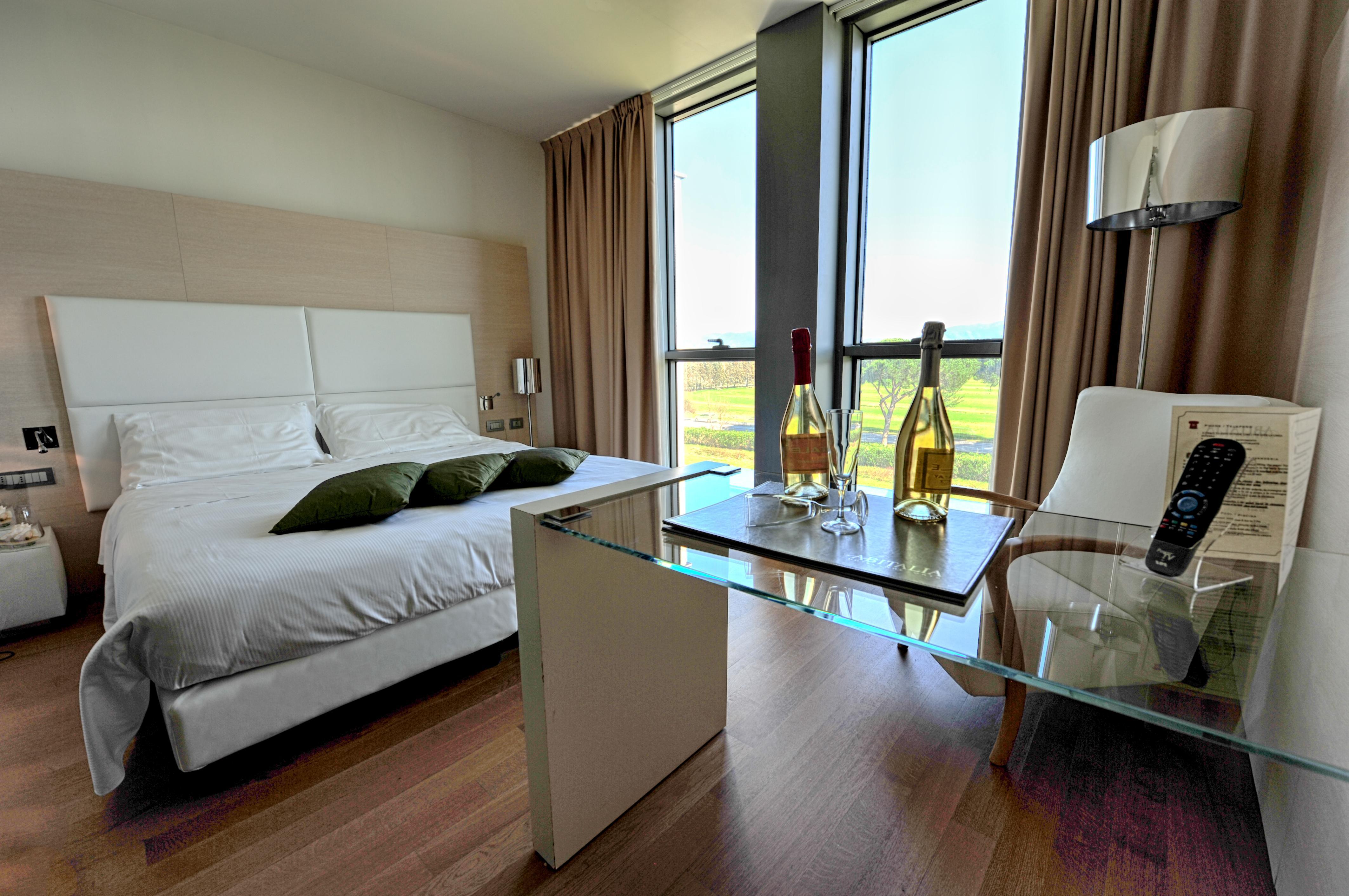 Pisa Tower Plaza Exterior foto A room at the hotel