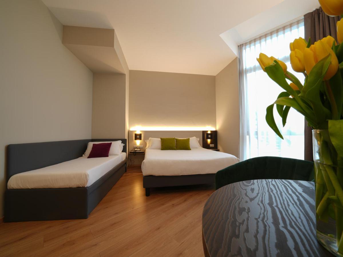 Pisa Tower Plaza Exterior foto A room at the hotel