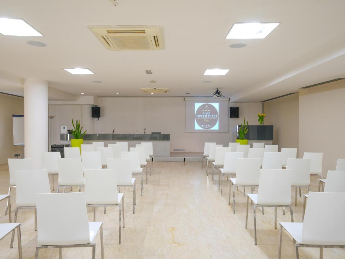 Pisa Tower Plaza Exterior foto The conference room