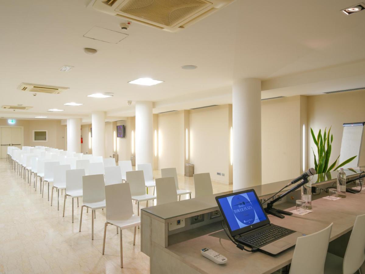 Pisa Tower Plaza Exterior foto The conference room
