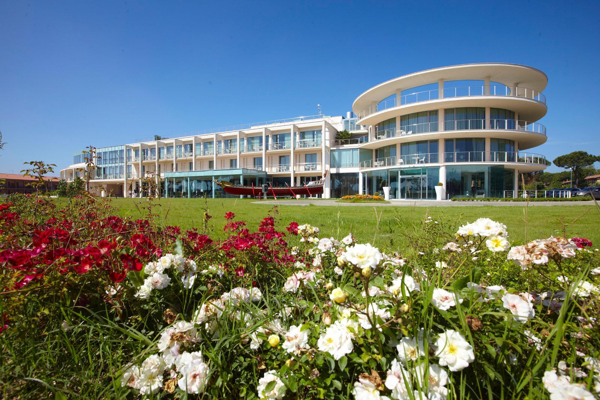 Pisa Tower Plaza Exterior foto The International Centre for Life
