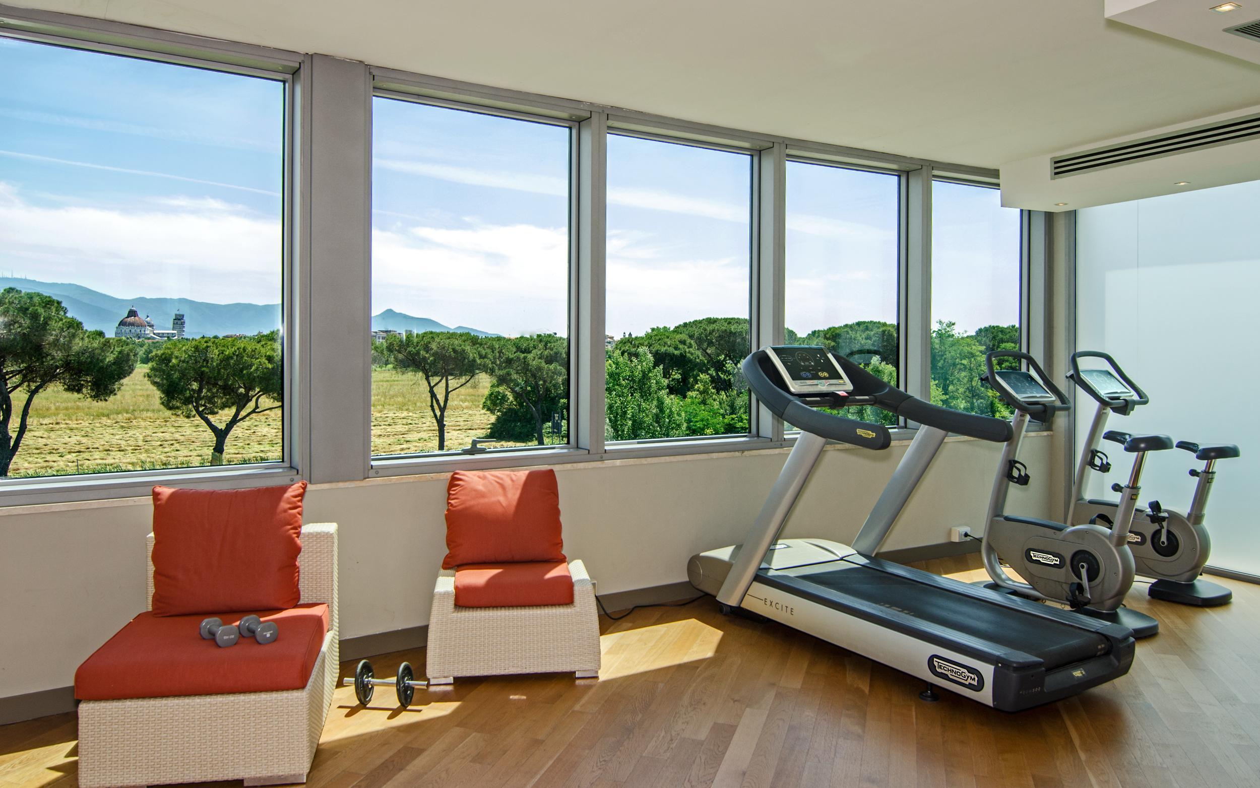 Pisa Tower Plaza Exterior foto The gym at the hotel