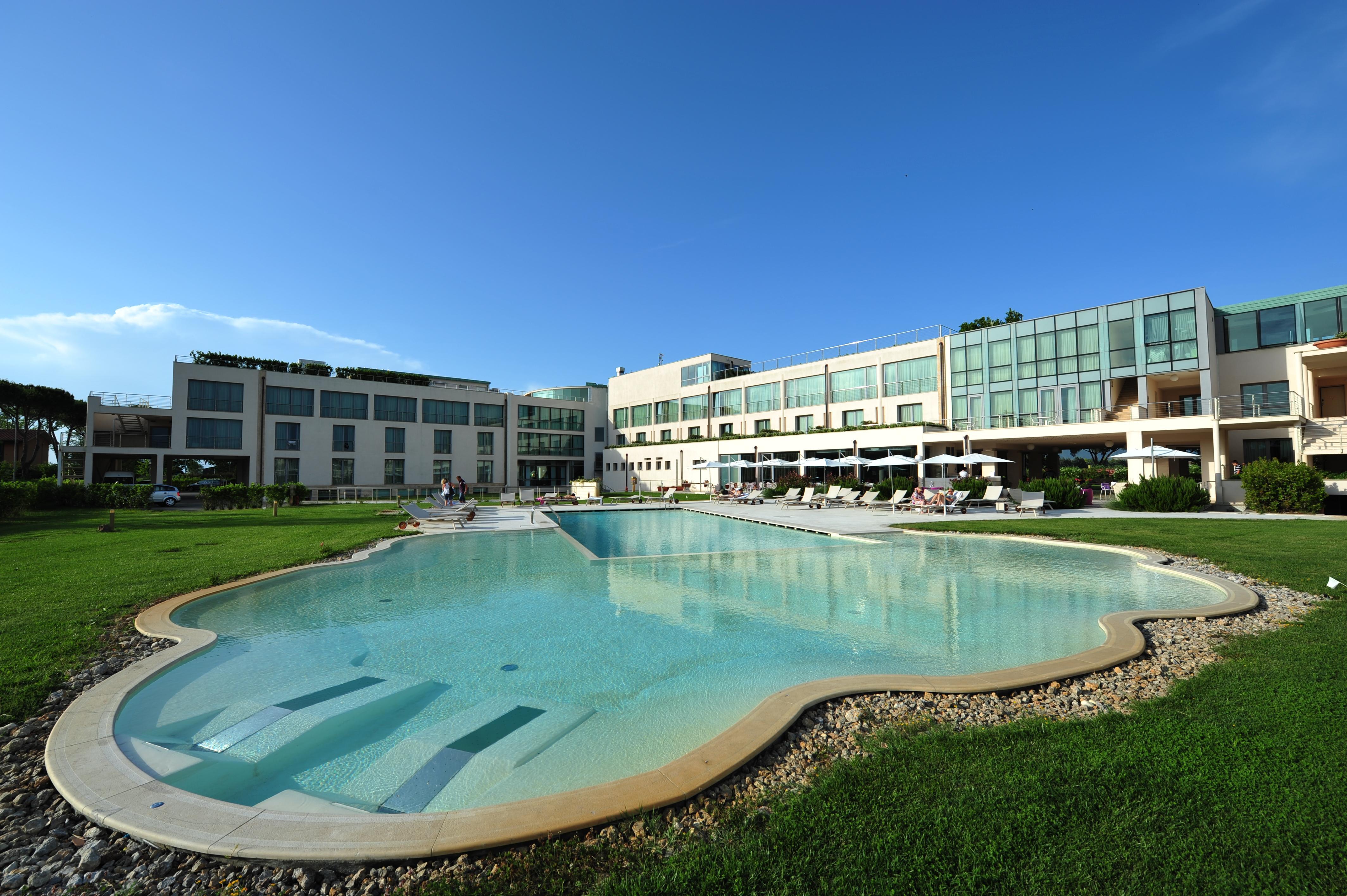 Pisa Tower Plaza Exterior foto The hotel