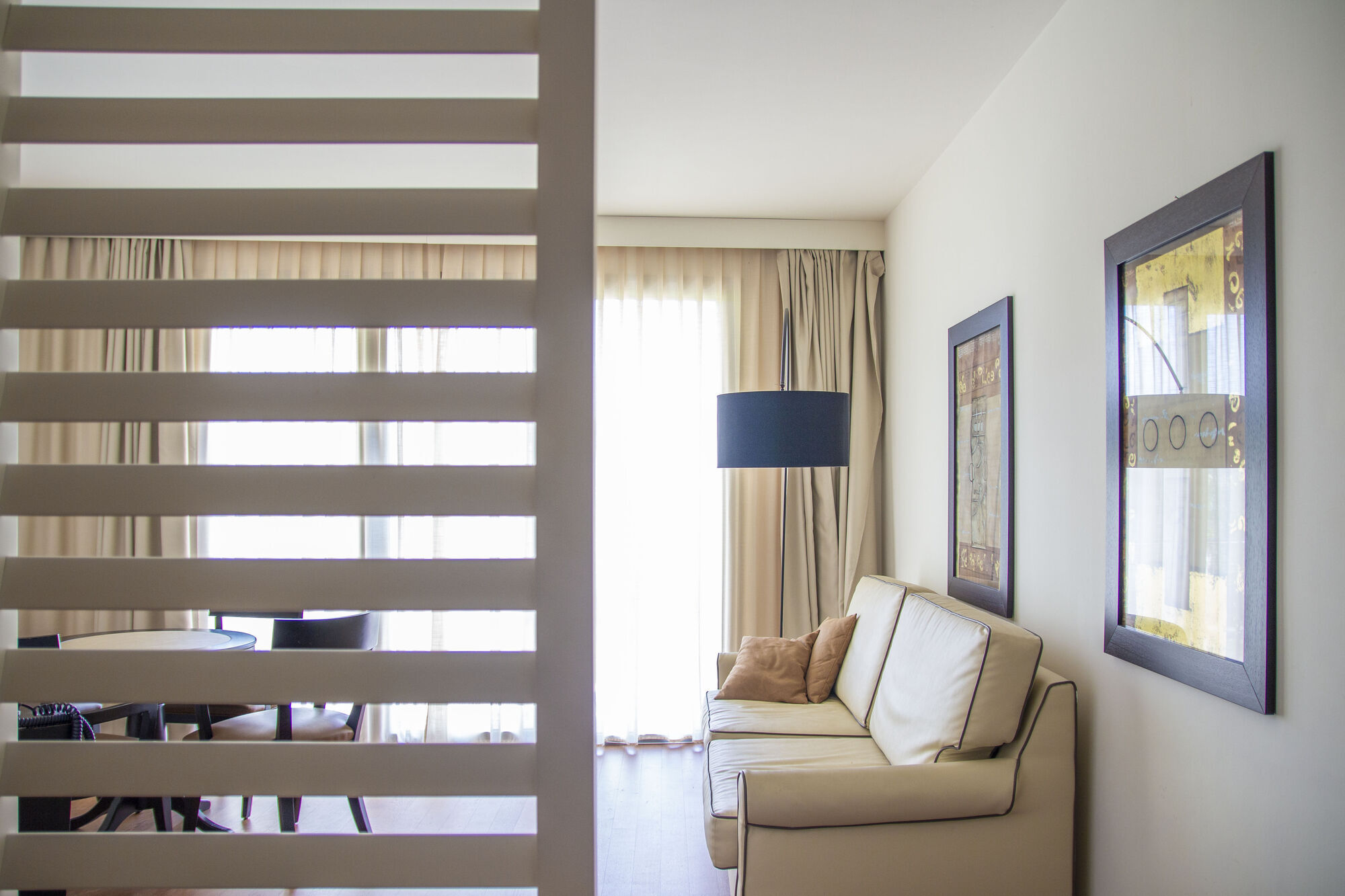 Pisa Tower Plaza Interior foto A room at the hotel